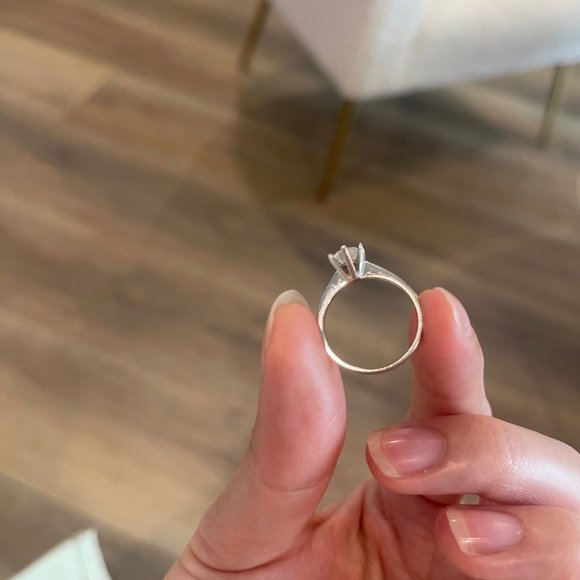 Diamond ring (platinum band) - Picture 2 of 9